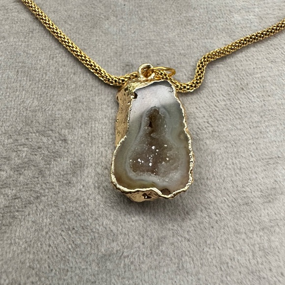 Mini druzy pendant 18k gold stainless steel mesh chain. Beautiful mini druzy - Picture 9 of 10